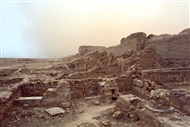 Ντούρα Ευρωπός (το 1999): Τα ερείπια και η ανεμοθύελλα που έρχεται από την έρημο