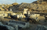 Στα Παλάτια του Μαρμαρά (το 2001): Δίπλα-δίπλα τα σύγχρονα λατομεία με τα αρχαία και μισοτελειωμένα γλυπτά
