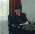 Ο Μητροπολίτης Ίμβρου και Τενέδου κ. Φώτιος (Σαββαΐδης) στο γραφείο του στο Μητροπ. Μέγαρο της Ίμβρου (το 2001)