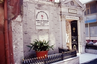 Στον Γαλατά / Καράκιοϊ το 2006: Η κεντρική είσοδος της κατεχόμενης Παναγίας της Καφφατιανής στο σοκάκι Ali Paşa Değirmen