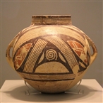 EAM. Από τη νεολιθική Μαγνησία στο ΕΑΜ: Το σφαιρικό αγγείο από το Διμήνι, τολμηρό και ευφάνταστο έργο της Νεώτερης Νεολιθικής εποχής (5300-4500 π.X.)