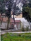 Ο ταφικός οικίσκος με τη λαρνακα της αγίας Αργυρής στο Χάσκιοϊ (τον Μάρτιο του 2007)