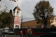 Άγ. Κωνσταντίνος στα Ψωμαθειά, το 2008: Το τριώροφο καμπαναριό του 1903 στην είσοδο του συγκροτήματος και πίσω η βόρεια πλευρά του ναού