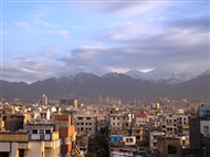 Άποψη της Τεχεράνης με τα βουνά της οροσειράς Ελμπόρζ στο βάθος