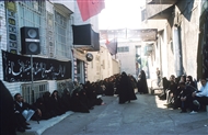 Στην κορύφωση του πένθους του μήνα Μουχαρράμ: Γυναίκες σε δημόσιο θρήνο στο Γκαζβίν (το 2000)