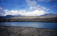 Ταχτ-ι Σολεϊμάν (Απρίλιος του 2000): Η ιαματική πηγή-λίμνη στην κορυφή του ιερού λόφου των Σασανιδών βασιλέων