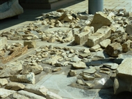 Στο Νέο Μουσείο Νικοπόλεως: Δεκάδες θραύσματα από κάποια κομματιασμένη σαρκοφάγο