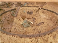 Στον θρακικό Τύμβο της Δοξιπάρας: Μεταλλική ρόδα μίας από τις άμαξες (της νεκρικής πομπής;)