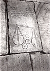 Ταφόπλακα σε δεύτερη χρήση από τον τάφο του Αντώνιου και της Αναστασίας από τα Άγραφα στο δάπεδο του αυλόγυρου (φωτ 1987)
