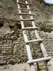 Ξύλινη σκάλα στο κουρδικό χωριό Bacraçli (Μπακρατσλί), που χτίστηκε στα ερείπια του αρμενικού Γεντί Κιλισέ