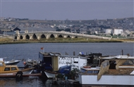 Τμήμα της γέφυρας του Σινάν στον Μεγάλο Τσεκμετζέ, τα ψαροκάικα και οι γαρίδες (τον Ιούνιο του 1995)