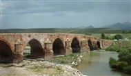 Γέφυρα του Τσομπάν (Çoban köprü) στον Αράξη (Aras) το 2014: Η δυτική πλευρά της ωραιότερης μεσαιωνικής γέφυρας της Ασιατικής Τουρκίας