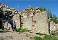 Εκκλησία αγ. Ανανία στο χωριό Ντεγκιρμέν αλτί στα περίχωρα του Μπιτλίς (Ιούνιος 2014): Κατσκάρ του 1496 και 1513