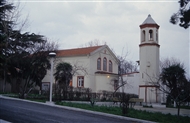 Άγ. Χαράλαμπος του Νοσοκομείου Μπαλουκλί: Αν. και νότια εξωτ. όψη του ναού του 1838 και το καμπαναριό