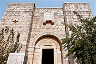 Η Πύλη του αποστόλου Παύλου με τα Χριστογράμματα