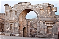 Αρχαία Βόστρα / Μπόζρα: Η Πύλη των Ναβαταίων συνδέει το αρχαίο τμήμα των Βόστρων με το ρωμαϊκό