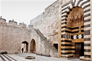 Η περίκλειστη αυλή του παλατιού των Μαμελούκων στη χαλεπινή ακρόπολη (το 2009)