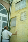 Άγ. Κωνσταντίνος στα Ψωμαθειά (το 2000): Τέσσερις επιγραφές εντοιχισμένες στη βόρεια εξωτερική όψη του ναού