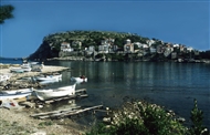 Άμαστρις / Amasra: Το Δυτικό ή Μικρό Λιμάνι (Küçük Liman) και στο βάθος το νησάκι Boztepe ή Büyük ada με τα θαλάσσια τείχη