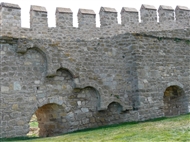 Ο περίβολος του οθωμανικού Κάστρου Κιλίτ Μαχίρ και οι επάλξεις (λεπτομ.) το 2015