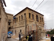 Μπορ (το 2015): Το τριώροφο κτίσμα της παλαιάς Χριστιανορθόδοξης Κοινότητας (εκκλησία και σχολείο) υπό επισκευή