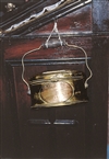 Ταξιάρχης στα Στένια του Άνω Βοσπόρου: κουτί για τις προσφορές των πιστών. Η καλλιγραφική επιγραφή το χρονολογεί στο 1885