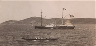 «Καΐκι» και ατμόπλοιο αναπλέουν το Στενό (1900)