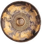 Αρχαιολ. Μουσείο Φιλιππούπολης: Αργυρή φιάλη με καλπάζοντα τέθριππα (5ος π.Χ. αι.)