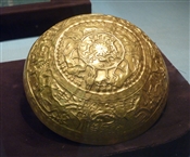 Ουγκαρίτ (Συρία). Χρυσό κύπελλο διακοσμημένο με ζώα και σκηνές κυνηγιού από την προϊστορική Ουγκαρίτ (1400-1300 π.Χ.)