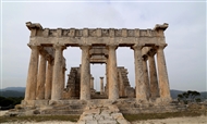 Ο αρχαϊκός ναός της Αθηνάς Αφαίας στην Αίγινα: Ανατολική πρόσοψη και κεντρική είσοδος