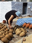 Άγιος Στέφανος Λέσβου: Στέγνωμα κεραμικών στον ήλιο πριν από την τοποθέτησή τους στο καμίνι για ψήσιμο