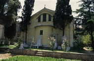 Τάφοι δασκάλων της Θεολογικής Σχολής Χάλκης στην Α όψη της Αγίας Τριάδας, γενική άποψη (το 1999)