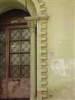Φανάρι, το 2006: Κομψός κιονίσκος με μικρό κιονόκρανο (λεπτομ. στην είσοδο σπιτιού)