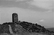 Ο παλαιολόγειος Πύργος της Απολλωνίας και ο «μέγας βράχος της θαλάσσης» (το 1982, πριν από την αναστήλωση)