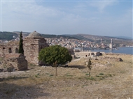 Άποψη του Μεσαίου Κάστρου και πανοραμική θέα της Μυτιλήνης