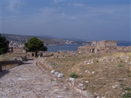 Άποψη του κεντρικού λιθόστρωτου στο Μεσαίο Κάστρο
