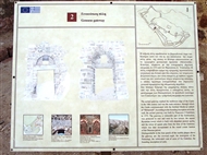 Κάστρο Μυτιλήνης (το 2008). Πληροφοριακή πινακίδα στον χώρο της Γενουάτικης πύλης