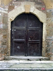 Άγιος Γεώργιος Ποτηράς: Η επιβλητική είσοδος του εκκλησιαστικού  συγκροτήματος στο Άνω Φανάρι (το 2007)