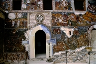 Σουμελά. Η κτιστή πρόσοψη του ιερού σπηλαίου (μετά την ανακαίνιση)