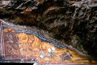 Οι Πρωτόπλαστοι και ο βράχος της Σουμελά (κοντινό)