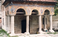 Μονή Μπάτσκοβο (το 1993, πριν από την ανακαίνιση): Η στοά της εκκλησίας των Αρχαγγέλων με τοιχογραφίες του 1841