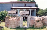 Οι ρωμαϊκές Θέρμες της Βάρνας και η βόρεια πλευρά του Αγ. Αθανασίου «στα Λουτρά» (το 1993)