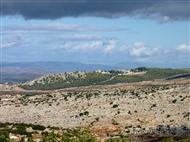 Μονή Συμεών Στυλίτη το 2009: Γενική άποψη του λόφου της Μονής (λήψη από τα ανατολικά)