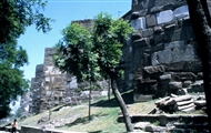 Η βυζαντινή οχύρωση και οι πύργοι της πάνω πόλης της Άγκυρας το 1994 (εξωτ. πλευρά)