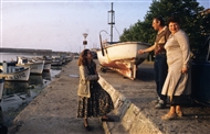 Συνάντηση στο νότιο λιμάνι της Σωζούπολης: Η Μ. Κορομηλά μιλάει με ζεύγος Σωζοπολιτών