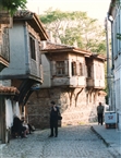 Περπατώντας στον παραδοσιακό οικισμό στη χερσόνησο της Σωζούπολης τον Ιούνιο του 1993 (παντού και τα ψυγεία με τα προϊόντα της ΔΕΛΤΑ)