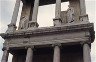 Φιλιππούπολις / Plovdiv: Αγάλματα στο αναστηλωμένο ανατολικό τμήμα του άνω ορόφου της σκηνής του Θεάτρου