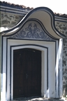 Παλαιά Φιλιππούπολη (το 1993): Είσοδος σπιτιού με ζωγραφισμένο υπέρθυρο και το χαρακτηριστικό καμπυλόγραμμο γείσο