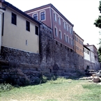 Στην παλαιά Φιλιππούπολη: Σπίτια θεμελιωμένα σε τμήμα του αρχαίου, βυζαντινού και οθωμανικού τείχους