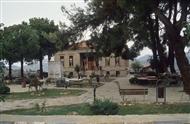 Δεκέμβριος του 2000 στον Κιρκιντζέ: Στην είσοδο του παραδοσιακού οικισμού το εστιατόριο ARTEMIS είναι το παλαιό ελληνικό σχολείο